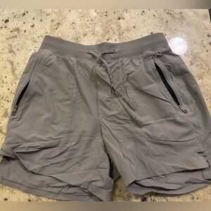 Lululemon License to Train 5 inch Gray Size Small